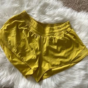 Lululemon hotty hot shorts sz 6